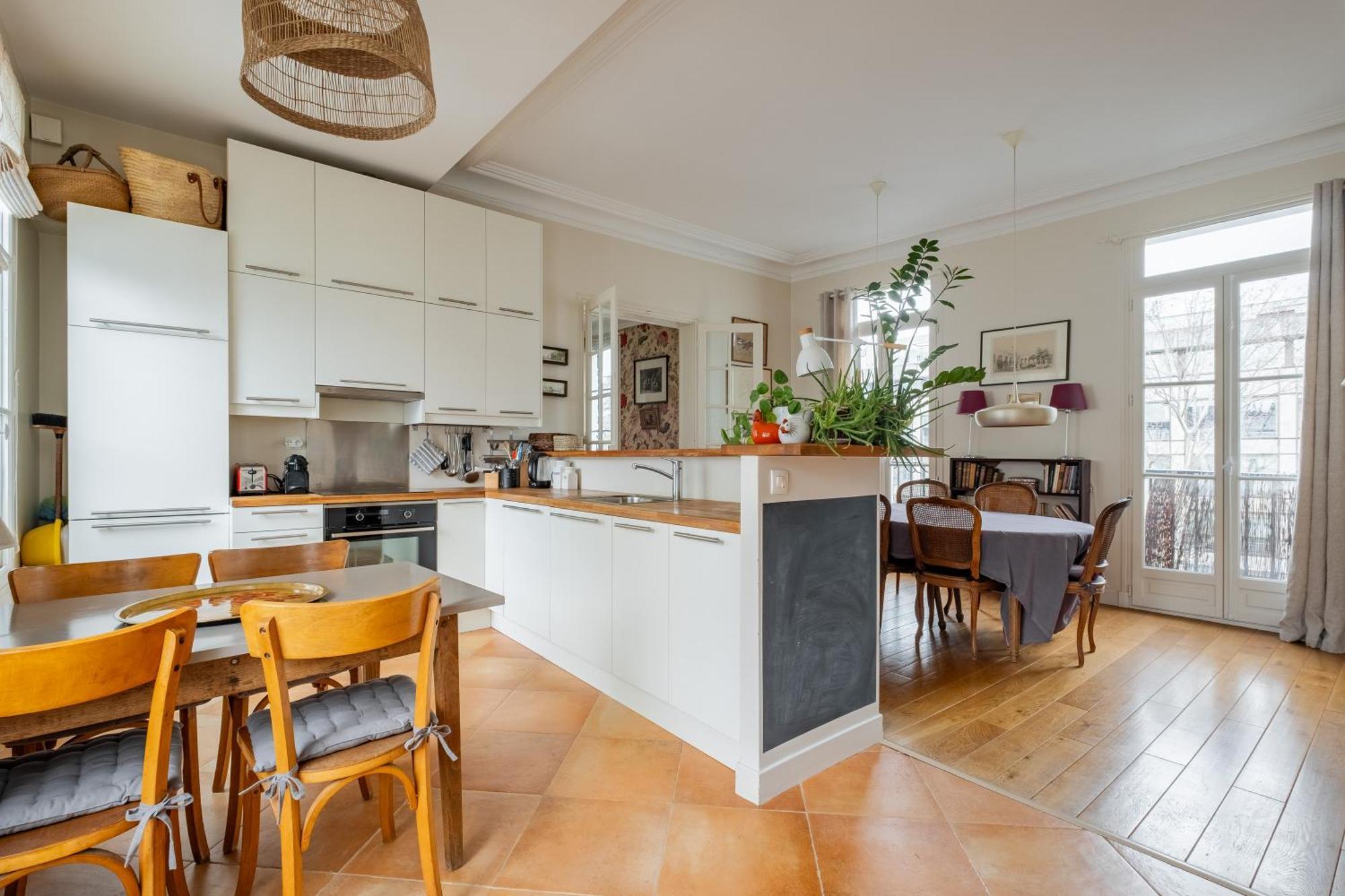 Veeve - Flowers In Saint-martin Appartement Parijs